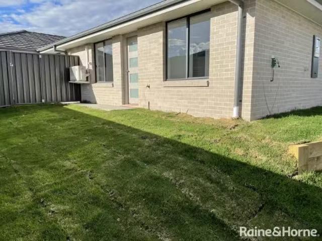 Cozy 2 BR 2/16 Francis Avenue, NORTH TAMWORTH Townhouse for re.