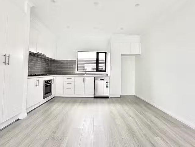 Just in! 2 BR 2/16 Orange Road, Kalkallo, VIC 3064