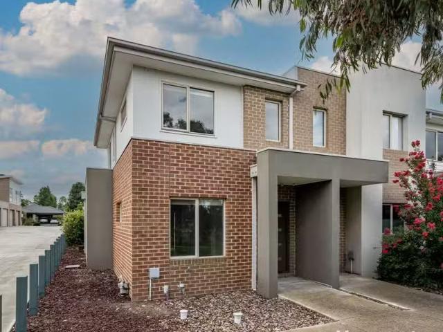 Charming 2 BR 21 Florentino Street, WOLLERT, VIC 3750 Townho.