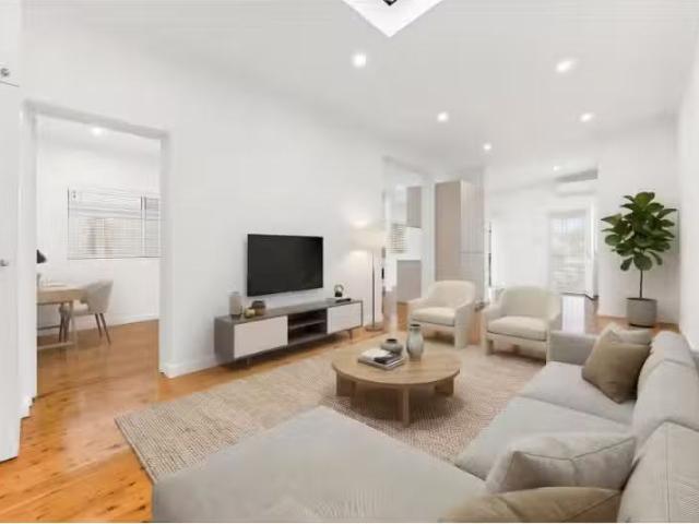 Just in! 2 BR 2/256 Bronte Road, Charing Cross Apartment for r.