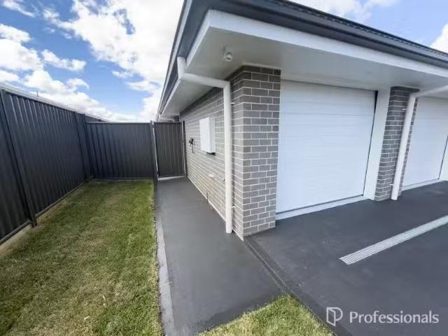 Deal! 2 BR 2/33 Garden Street, KOOTINGAL House for rent Liste.