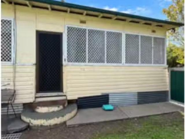 Unique 2 BR 2/393 Conadilly Street, GUNNEDAH Apartment for ren.