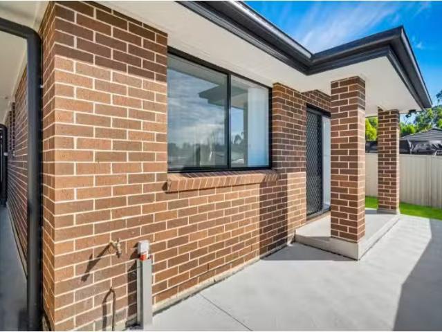 Nice 2 BR 23A Warburton Crescent, WERRINGTON COUNTY Apartment.
