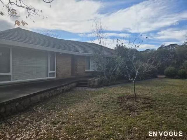 Charming 2 BR 37 Legge Street, Downer House for rent Listed b.