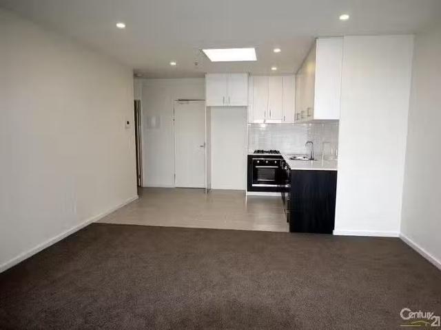 Rental! 2 BR 301/62 Buckingham Avenue, Springvale, VIC 3171