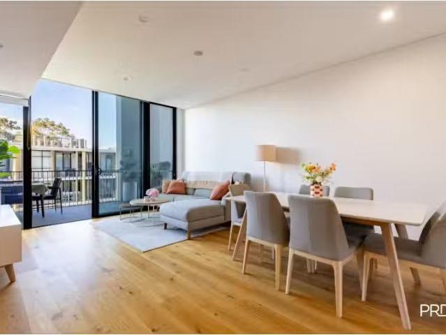 Nice 2 BR 303/4B Retreat Dr, Penrith Apartment for rent Liste.