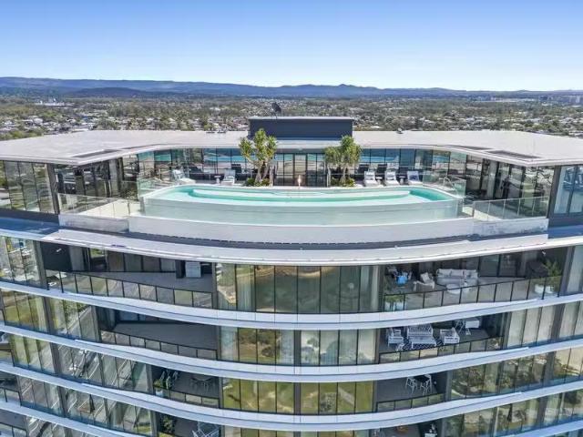 Rental! 2 BR 304/180 Marine Parade, Labrador, QLD 4215 Apart.
