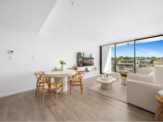 Nice 2 BR 304/5 Wyuna Street, BEVERLEY PARK Apartment for rent.