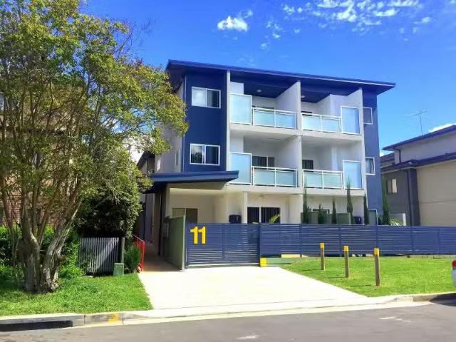 Deal! 2 BR 3/11 Regentville Road, Penrith Apartment for rent.