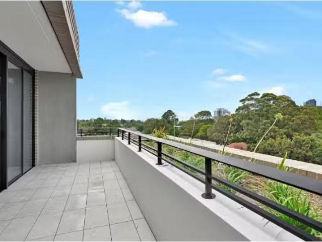 Nice 2 BR 31 Falcon Street, Crows Nest Apartment for rent Lis.