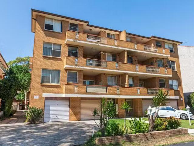 Charming 2 BR 3/219 President Avenue, Monterey, NSW 2217