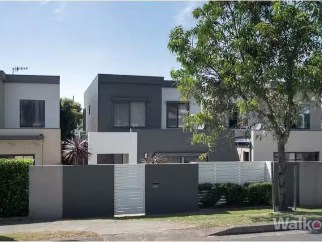 Unique 2 BR 3A Bailey Street, Adamstown Townhouse for rent Li.