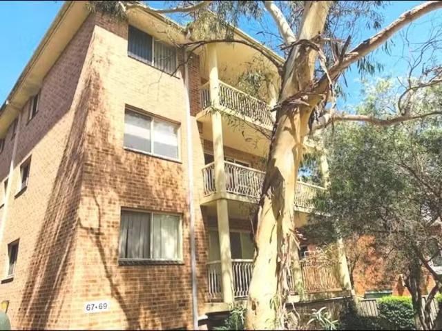 Nice 2 BR 4/67 Dora Street, HURSTVILLE Apartment for rent Lis.