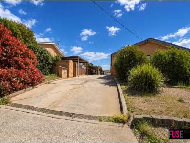 Charming 2 BR 4/69 Donald Road, KARABAR Townhouse for rent Li.