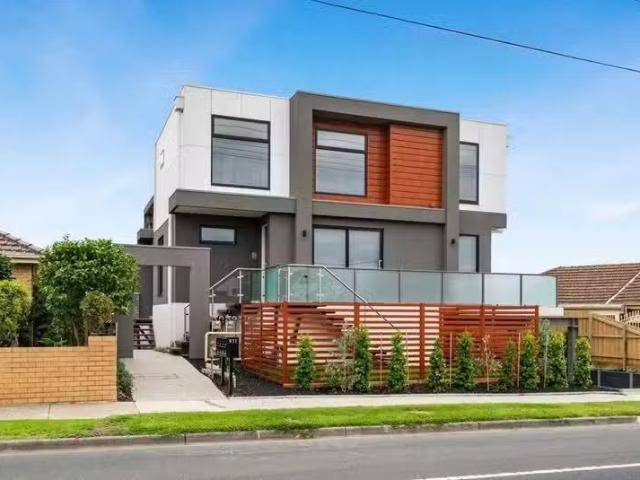 For Rent! 2 BR 4/911 Doncaster Road, DONCASTER EAST, VIC 3109.