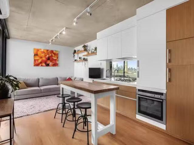 Cozy 2 BR 402/25 Clifton Street, Prahran, VIC 3181
