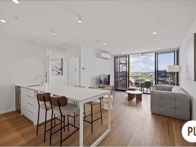 Cheap 2 BR 404/170 Logan Rd, Woolloongabba Apartment for rent.