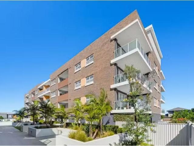 Cheap 2 BR 405/42 44 Armbruster Avenue, North Kellyville Apart.