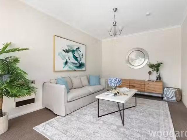 Deal! 2 BR 4/121 Darebin Road, Thornbury, VIC 3071