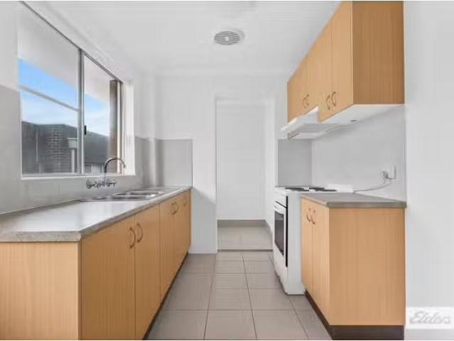Unique 2 BR 4/14 Myers Street, Roselands Apartment for rent L.