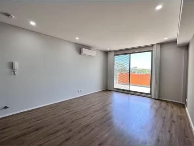 Nice 2 BR 415/25 Railway Road, Quakers Hill Apartment for rent.