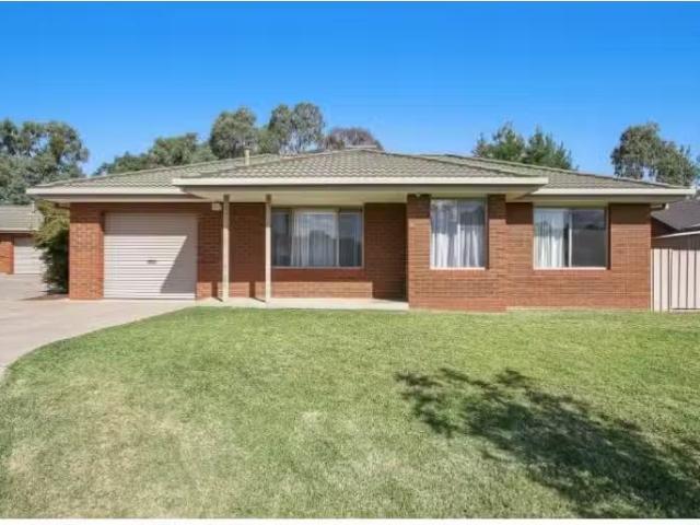 Charming 2 BR 4/18 La Fontaine Avenue, LAVINGTON House for ren.