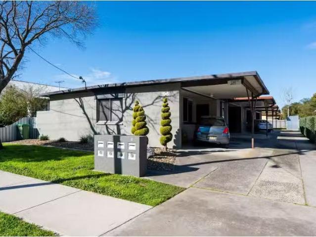 Nice 2 BR 4/196 KIEWA STREET, SOUTH ALBURY Apartment for rent.