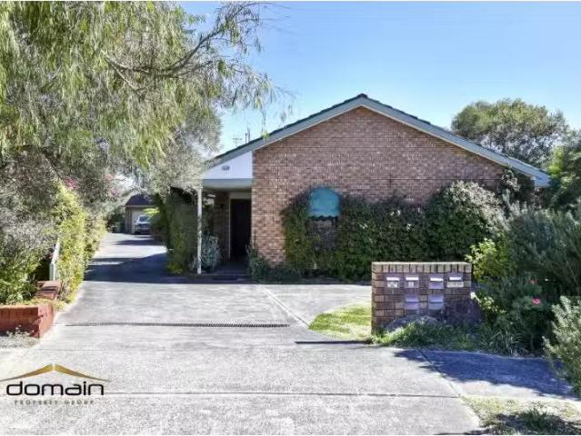 Unique 2 BR 4/19 Augusta Close, Umina Beach House for rent Li.