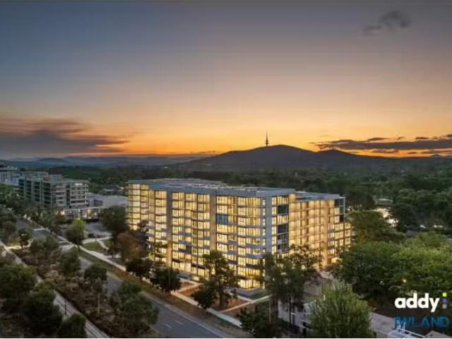 Cheap 2 BR 436/39 Owen Crescent, Lyneham Apartment for rent L.