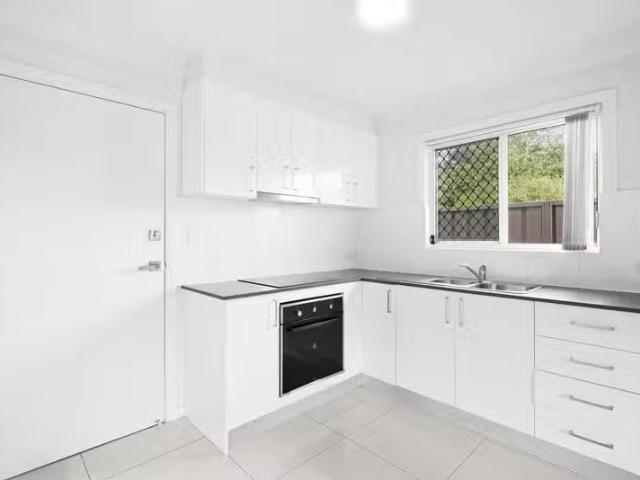 Cozy 2 BR 43a Lucena Crescent, LETHBRIDGE PARK, NSW 2770 Hou.