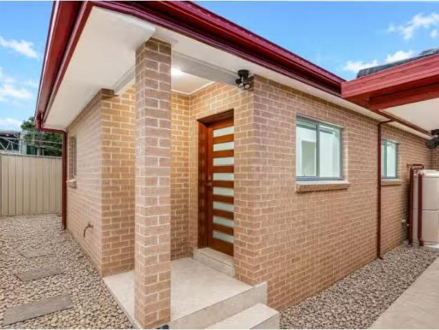 Cheap 2 BR 51a Dransfield Road, Edensor Park House for rent L.