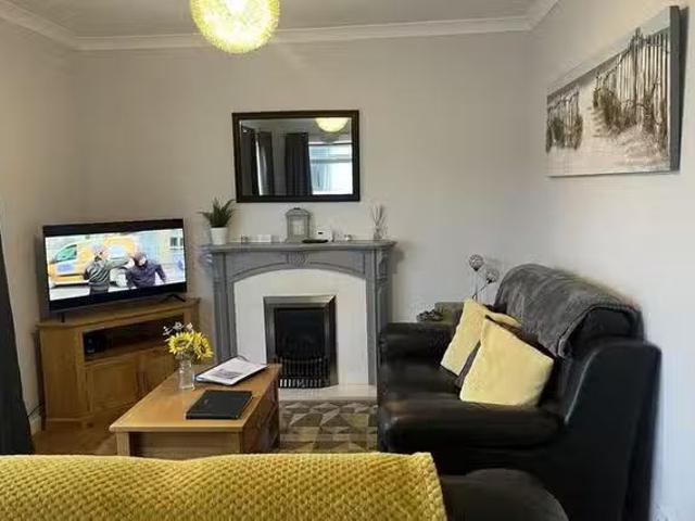 Deal! 2 BR 5th Avenue