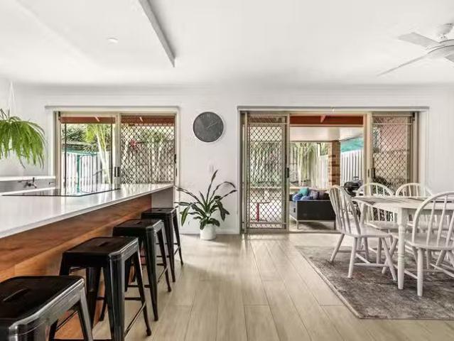 Nice 2 BR 67/360 Simpsons Road, Bardon, QLD 4065