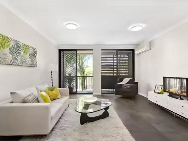 Cozy 2 BR 6/11 21 Rose Street, Chippendale Apartment for rent.