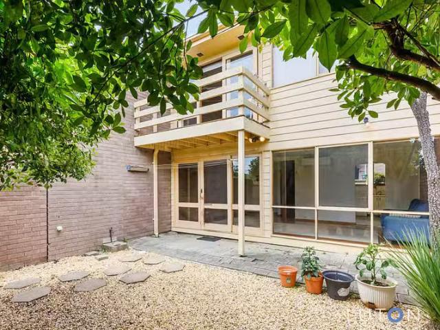 For Rent! 2 BR 6 English Court, Swinger Hill Townhouse for ren.