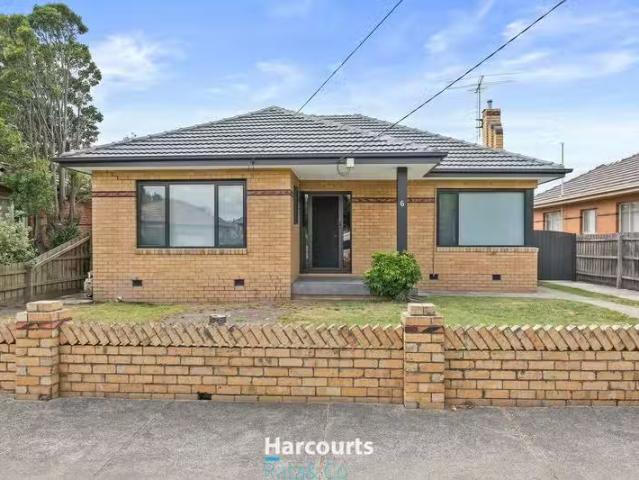 Just in! 2 BR 6 Krithia Street, Coburg North, VIC 3058 House.