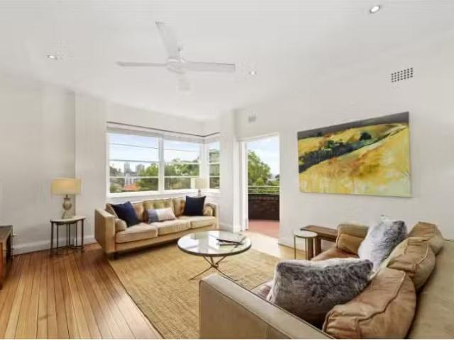 Charming 2 BR 7/531 New South Head Road, DOUBLE BAY Apartment.