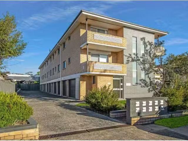 Just in! 2 BR 7/15 Mary Street, Merewether Apartment for rent.