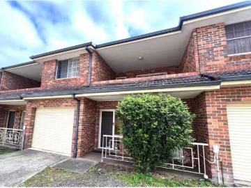 For Rent! 2 BR 7/25 Bass Road, EARLWOOD Townhouse for rent Li.
