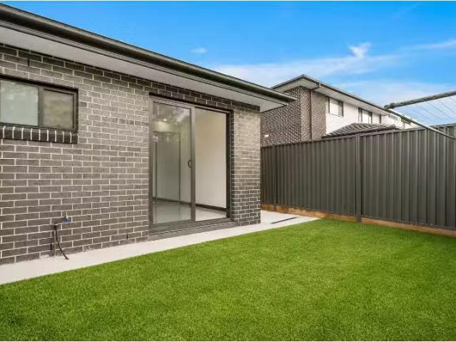 Cheap 2 BR 7A Ranold Street, Barden Ridge Apartment for rent.