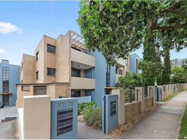 Deal! 2 BR 8/77 79 Adderton Road, Telopea Apartment for rent.