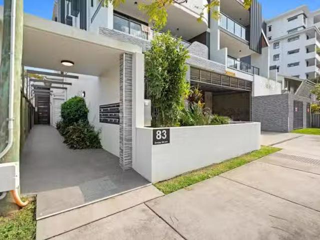 Nice 2 BR 8/83 Bride Street, WYNNUM, QLD 4178 House for Rent