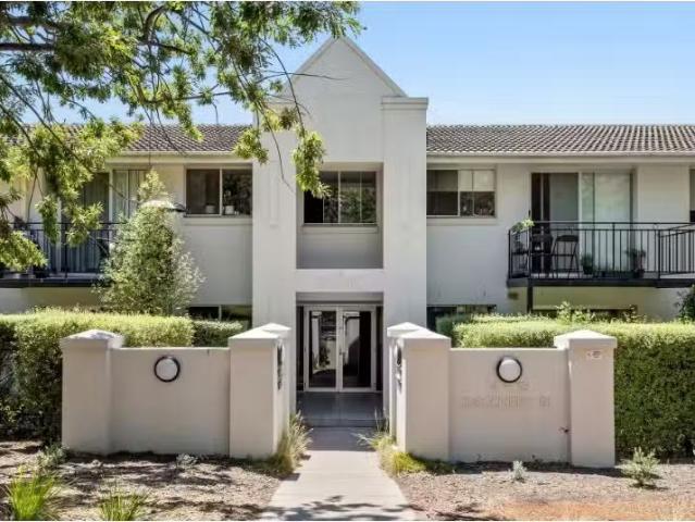 Charming 2 BR 8/16 Discovery Street, Red Hill Apartment for re.