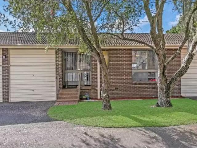 Nice 2 BR 8/1 Libya Place, Marsfield Townhouse for rent Liste.