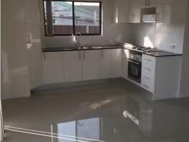 For Rent! 2 BR 8A Lawford Street, Fairfield West House for ren.