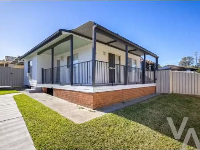 Rental! 2 BR 96A Croudace Road, Elermore Vale House for rent.