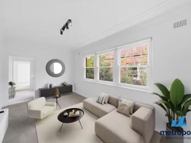 Cheap 2 BR 9/82 Kurraba Road, NEUTRAL BAY Apartment for rent.