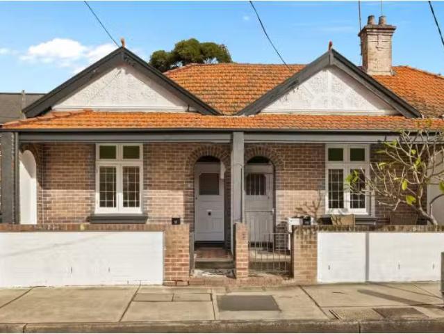 Deal! 2 BR 9 Denison Street, Manly Townhouse for rent Listed.