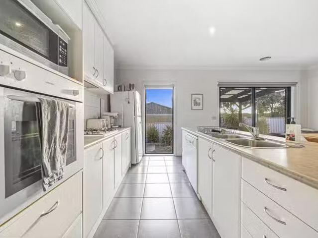 Just in! 2 Canadian Crescent, Canadian, VIC 3350