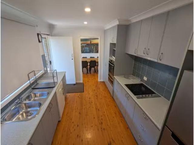 Nice 2 Charles Todd Cres, WERRINGTON COUNTY House for rent Li.